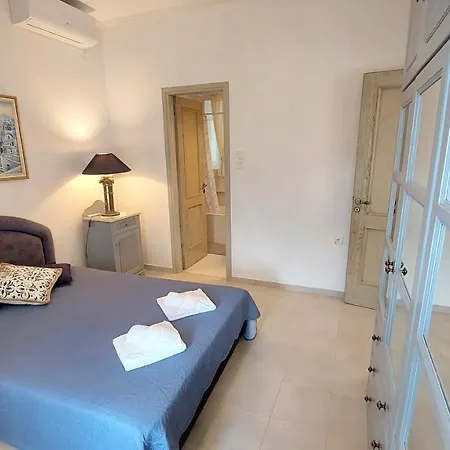 Thetida Studio Apartment Pisaetos